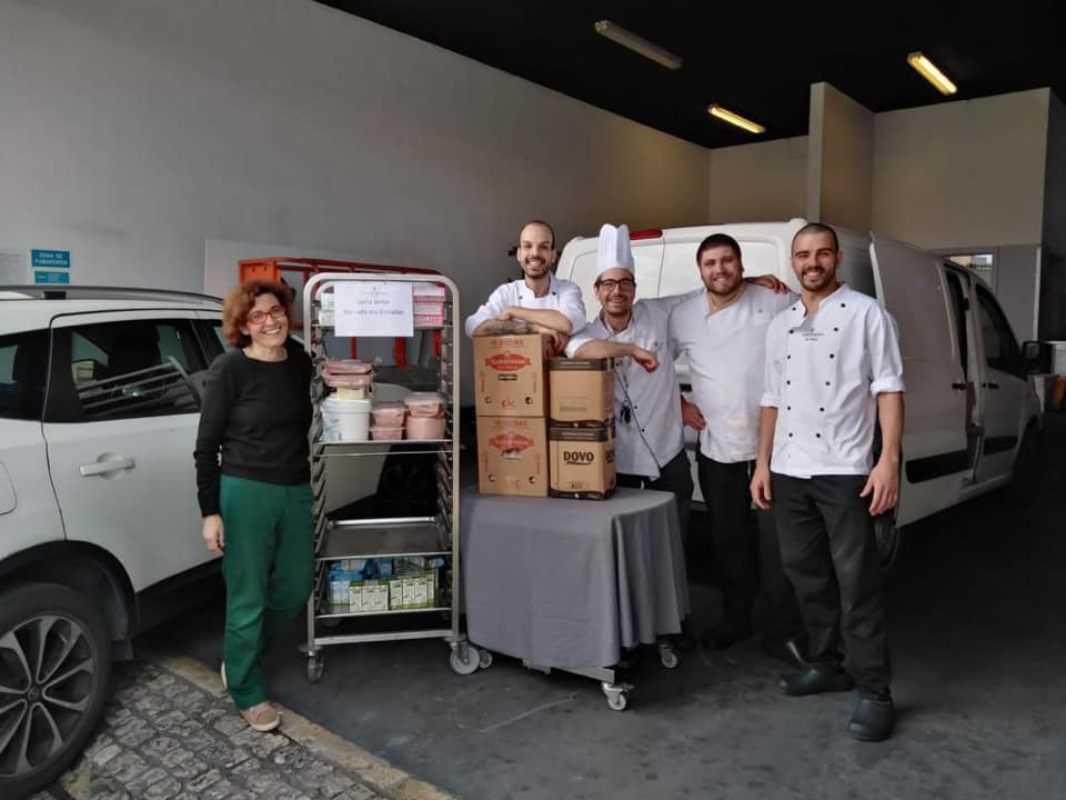 Copy of Volunteers-collecting-food-2