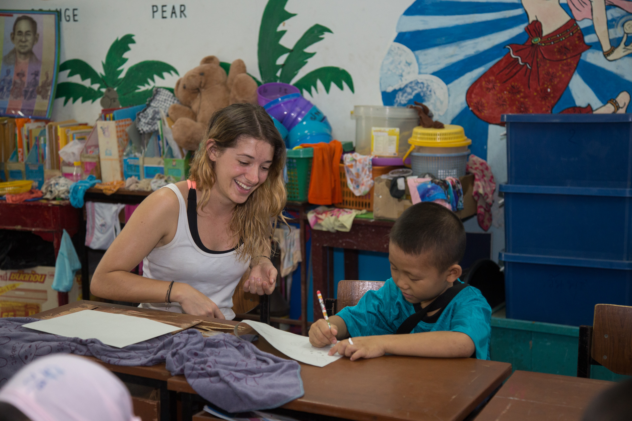 Participant drawing with student (4)