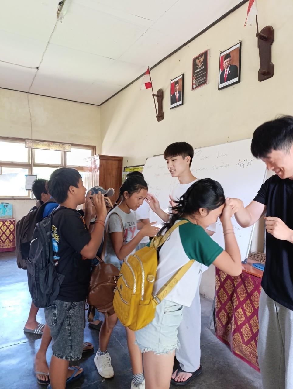Pejeng (Ubud) - Teaching English