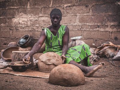 _2023-Kenyan woman making clay pots